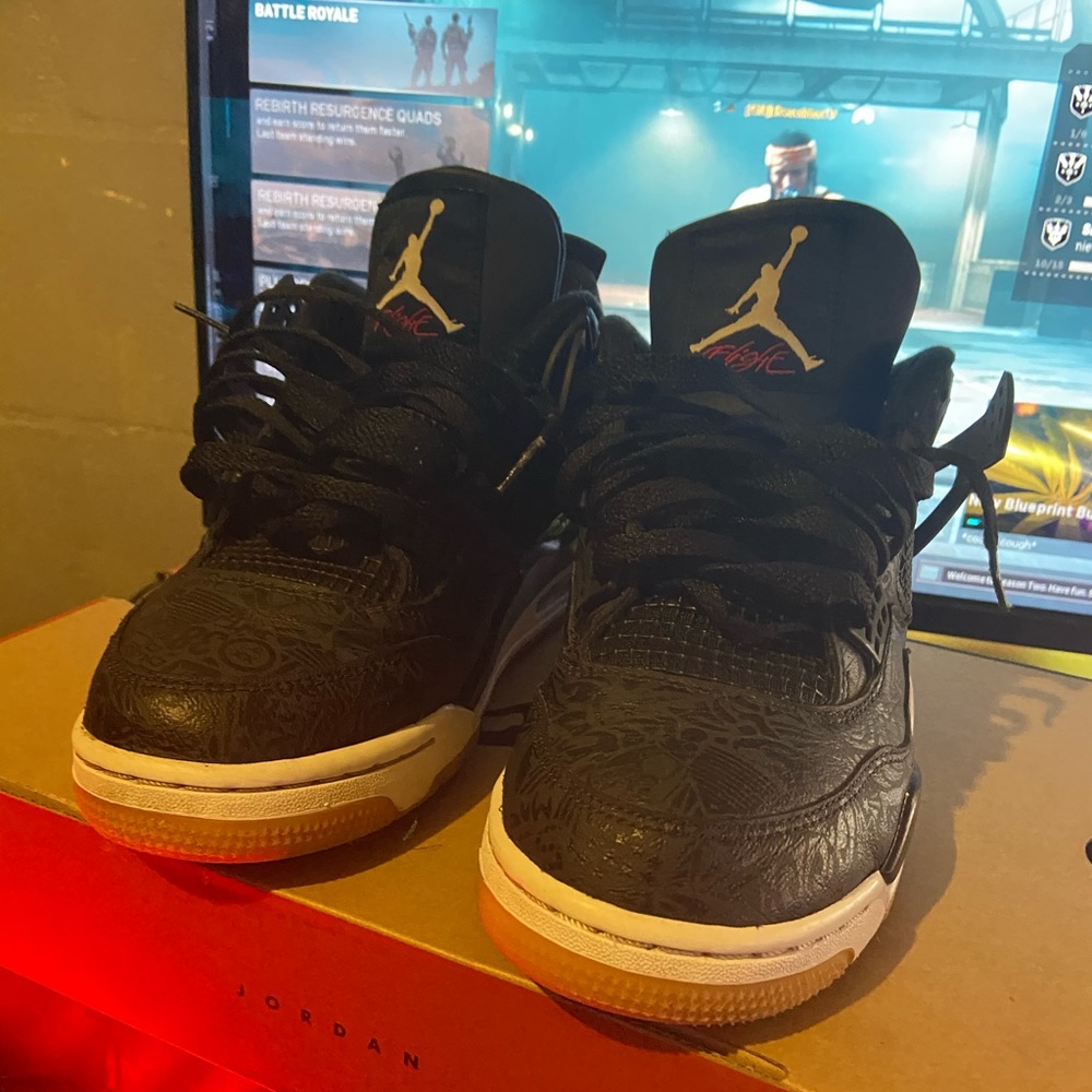 Jordan 4 SE black
